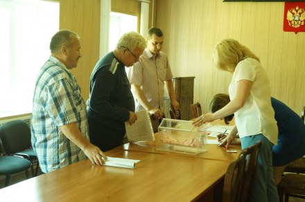 жеребьевка между зарегестрированными кандидатами, выборы 13.09.2015